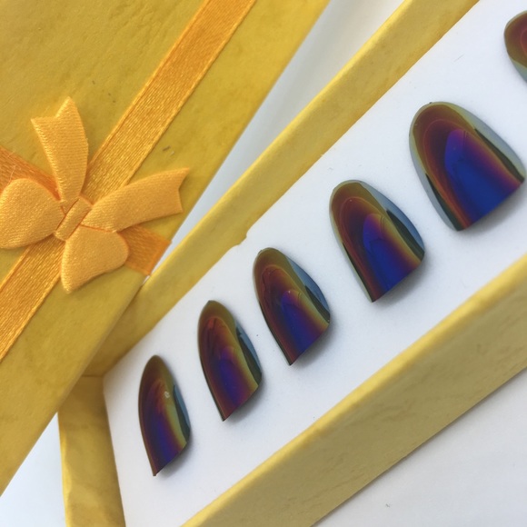 Blue Reflective Press-On Nails - Picture 4 of 5